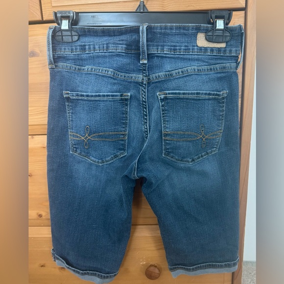 Women’s Denizen From Levi’s Blue Denim Shorts, Bermuda style - Picture 2 of 6